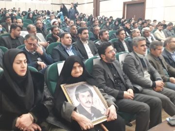 جشن انقلاب در شهر زرین آباد برگزار شد