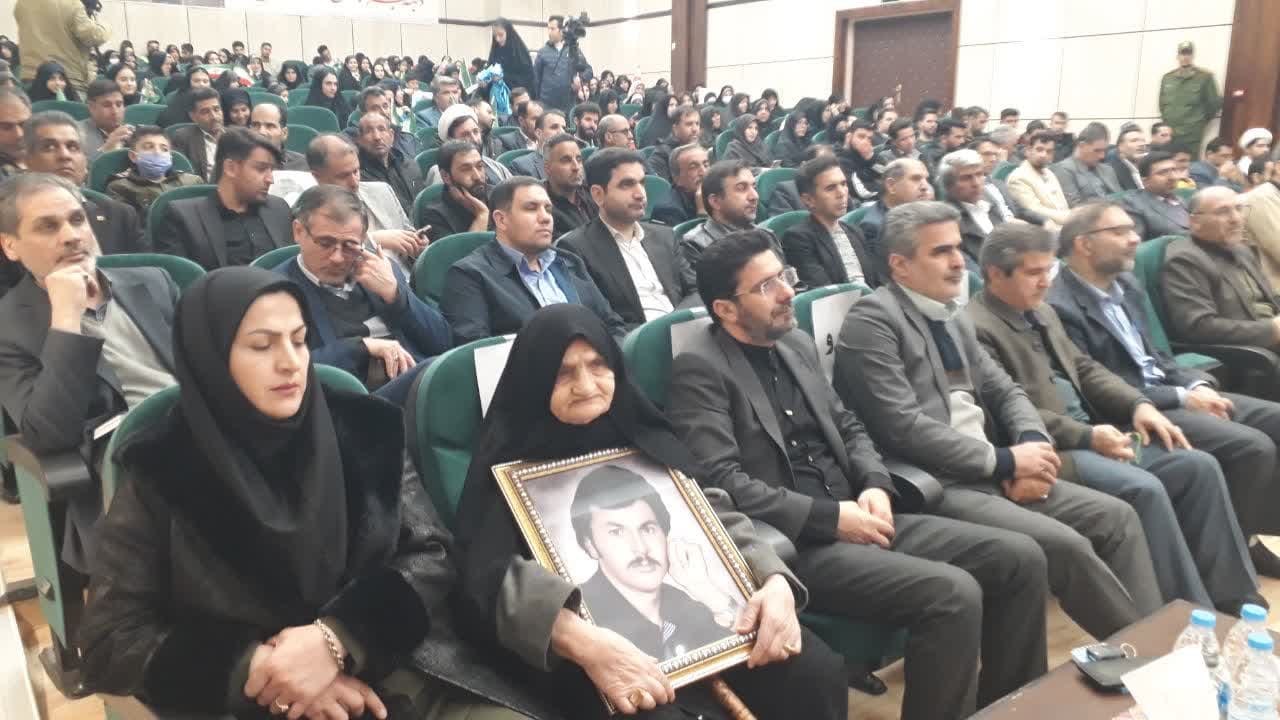 جشن انقلاب در شهر زرین آباد برگزار شد