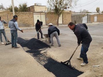 لکه گیری معابر شهری توسط واحدخدمات شهری شهرداری زرین آباد