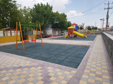 بهسازی پارک حاشیه امام خمینی ( ره ) توسط واحد عمرانی شهرداری زرین آباد