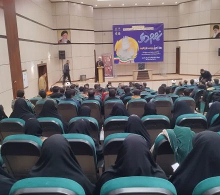 حماسه ۹ دی با حضور پرشور مردم و مسئولان ولایتمدار زرینآباد برگزار شد